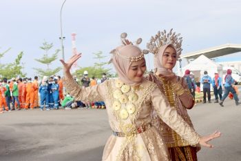 Peringati Hari Kemerdekaan RI, DSLNG gelar lomba parade baju adat