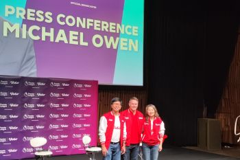 Michael Owen sebut suporter Indonesia penting bagi Liga Inggris
