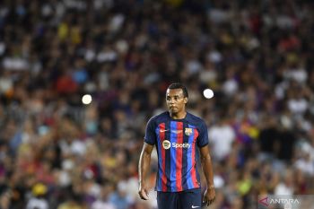 Jules Kounde mulai frustasi karena belum didaftarkan Barca