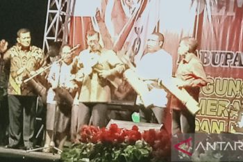 Menkumham tutup acara semarak HUT ke-77 Kemerdekaan RI di Biak Numfor