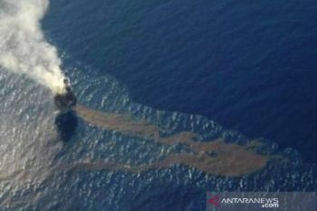 Menunggu selesainya tragedi tumpahan minyak Montaradi