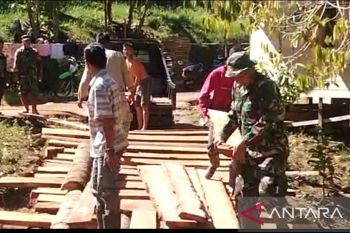 Warga Patikalain harapkan dibangun jembatan permanen dari pemerintah