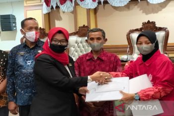 DPRD Kulon Progo berikan tali asih pada atlet paralimpik badminton
