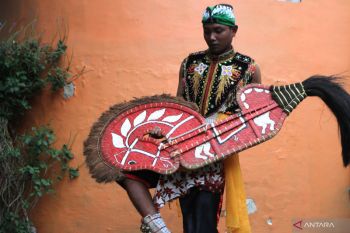Tari kolosal jaranan di Malang