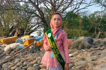 Di Surabaya, siswa SD mengolah bunga telang jadi makanan