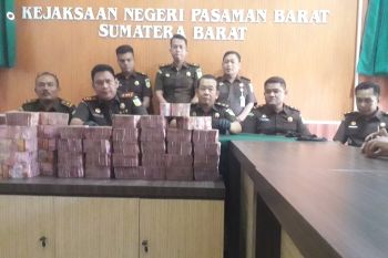 Kejari Pasbar selamatkan uang suap gratifikasi pemenang pembangunan RSUD senilai Rp3,8 miliar (Video)