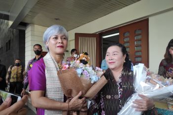 Irma Hutabarat sebut mendiang Brigadir J akan menikah setelah wisuda UT