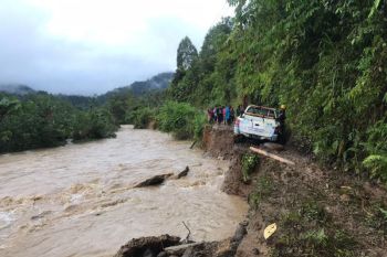 BPBD Mamasa koordinasikan perbaikan jalan putus akibat banjir di Aralle
