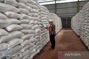 Perum Bulog Surakarta sebut stok beras aman hingga awal 2023