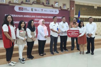 Pasar Modal Indonesia beri bantuan ambulans guna optimalkan layanan kesehatan di Pesawaran