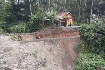 Jalan Padang Pariaman-Agam kembali dapat dilewati