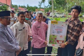 Pemkot Padang salurkan bantuan alat pertanian tingkatkan produksi petani