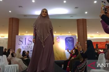 Brand Si.Se.Sa peragakan busana syar'i berhiaskan Swarovski di Jambi
