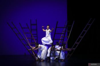 Simak lagi warta soal teater Indonesia di Venice Biennale, aksi BTS