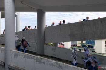 Artikel - Menanamkan kesiagaan dini melalui simulasi gempa