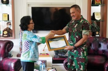 Pangdam XIII/Merdeka terima IKPA terbaik pertama dari Kanwil DJPb