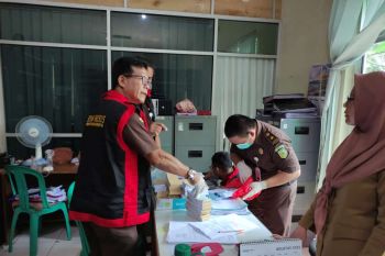 Kejati geledah kantor DLH Bandarlampung terkait dugaan korupsi pemungutan retribusi sampah