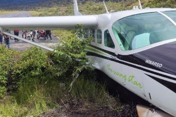 Pesawat Smart Aviation tergelincir di Bandara Sinak