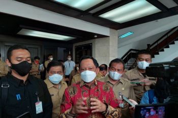 Mendagri Tito Karnavian ingatkan pemda jangan anggap enteng isu inflasi