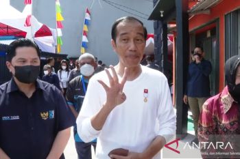Presiden serahkan bantuan pengalihan subsidi BBM di Sentani