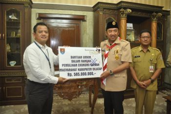 Bank Jateng Cilacap serahkan bantuan pemulihan ekonomi Rp585 juta