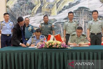 China bantu robot pengaman KTT G20