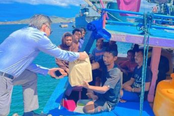 Kedubes RI di PNG beri bantuan 13 nelayan yang ditangkap PNGDF