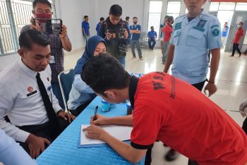 Rutan Kolaka tes urine pegawai dan warga binaan