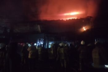 Terbakar hebat, dua bangunan multifungsi