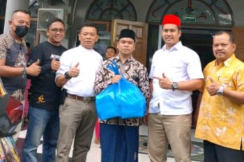 Teruci Chaplaku berbagi "Jubah Suci"