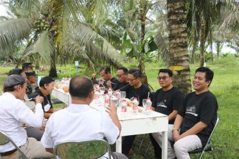 World Coconut Day, Moeldoko dan Rektor nikmati Klapa di kebun Kopyor UMP