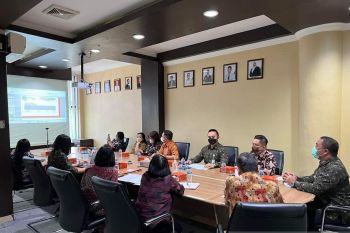 BPJAMSOSTEK-Unsrat beri perlindungan tenaga honorer dan mahasiswa KKN