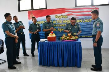 Kakuwil  pimpin peringatan Hari Jadi Korps Suplai  di Lantamal VIII