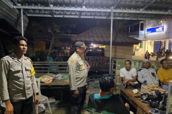 Polsek Rastim sita puluhan botol minuman keras