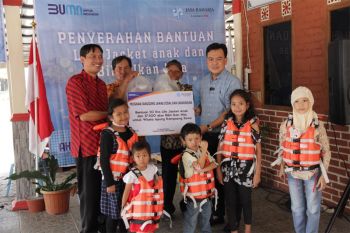 Jasa Raharja serahkan life jacket ke pengelola Wisata Kampoeng Rawa