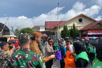 BBM naik, Forkopimda bagikan bansos ke Ojol dan Sopir di Bukittinggi