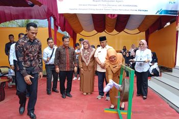 Agam latih warga olah enceng gondok upaya pemulihan Danau Maninjau