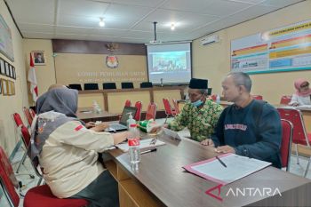 Sebanyak 24 anggota kegandaan eksternal parpol klarifikasi ke KPU Kulon Progo