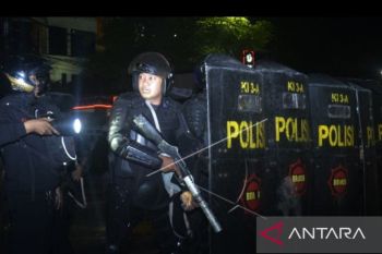 Polisi sempat mengamankan delapan mahasiswa pengunjuk rasa di Makassar