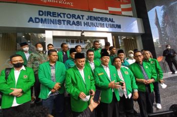 PPP menyerahkan berkas kepengurusan baru hasil Mukernas ke Kemenkumham
