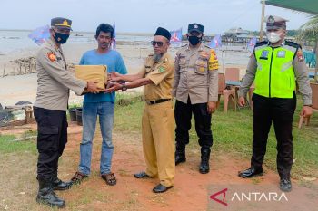 Polres Natuna salurkan sembako untuk warga terdampak kenaikan harga BBM