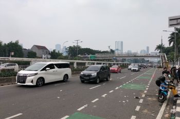 Jalan Gatot Subroto depan gedung DPR RI, Senayan kembali dibuka