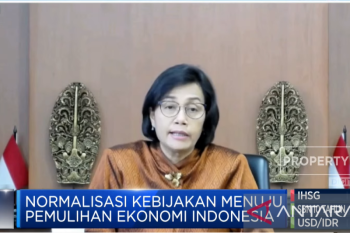 Meski ada penurunan, harga minyak global masih fluktuatif, kata Sri Mulyani