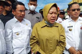 Mensos  salurkan bantuan logistik-lumbung sosial untuk warga Sigi