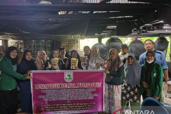 Pengabdian Masyarakat UNAND, Menerapkan Teknologi Kemasan Tepat Guna dan Pelabelan di UKM Usaha Rendang Keluarga "Etek" Kabupaten 50 Kota