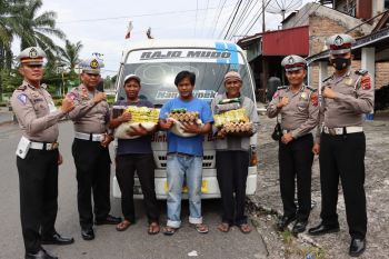 Polres Agam salurkan bantuan Sembako pasca kenaikan harga BBM