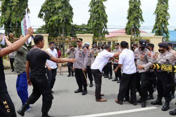 Polres Pasbar adakan simulasi penanganan aksi unjuk rasa