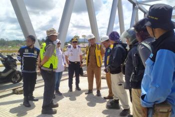 Jembatan Sungai Masamba di Luwu Utara mulai dibuka untuk umum