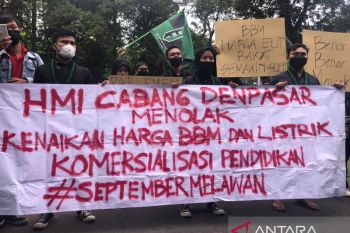 Pecalang ikut jaga unjuk rasa HMI tolak kenaikan harga BBM