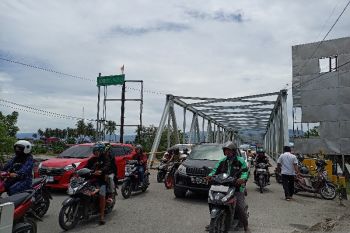 Akses Jembatan III Palu  dibuka setelah sempat ditutup karena banjir